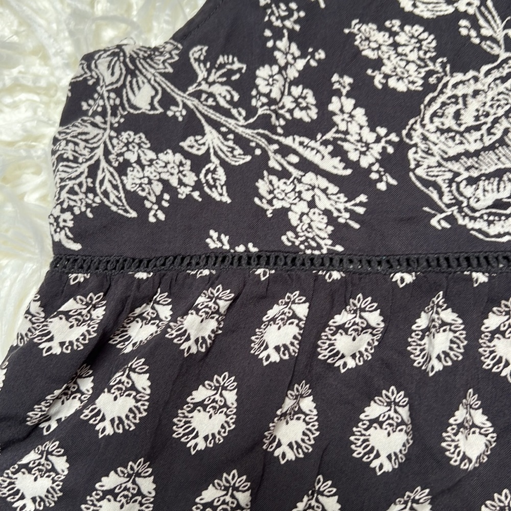 American Eagle Outfitters V Neck Floral Top - Picture 3 of 5